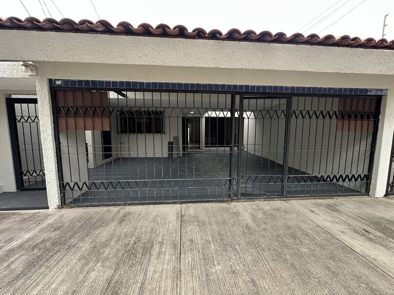 Se Renta casa en Jardines Universidad