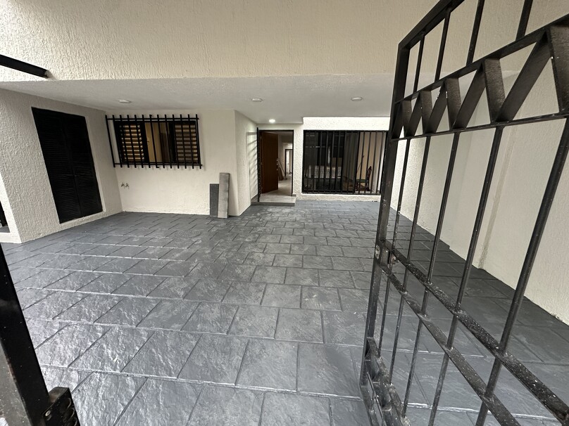 Se Renta casa en Jardines Universidad