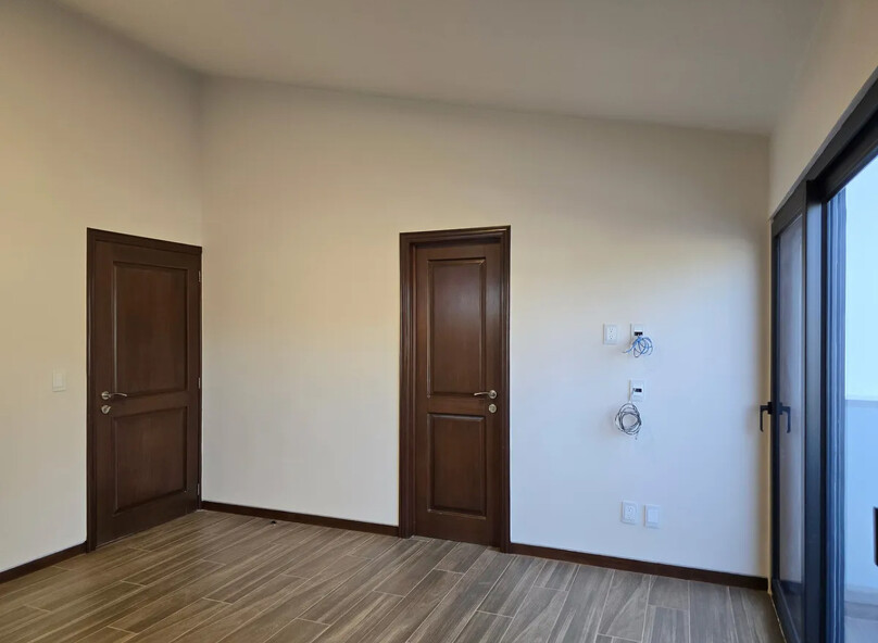 Se vende casa por el Parque Metropolitano