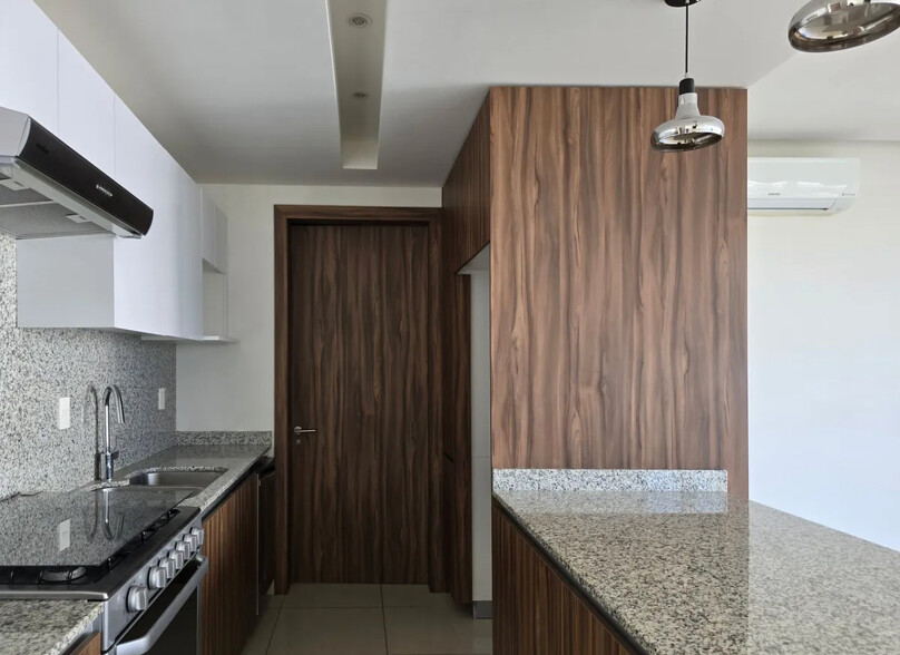 Se renta departamento en Monraz