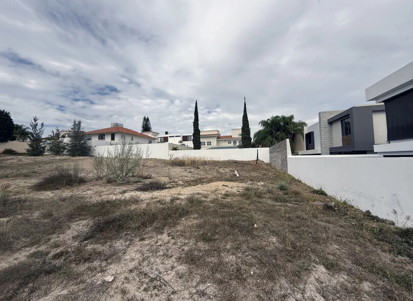 Se vendré terreno en Puerta de Hierro