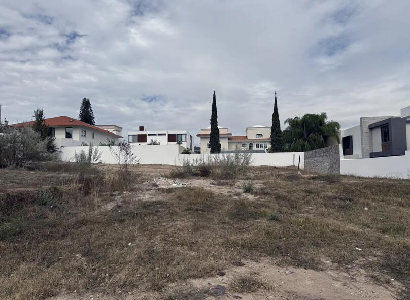 Se vendré terreno en Puerta de Hierro