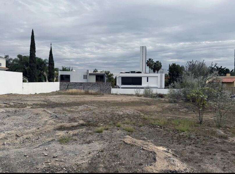 Se vendré terreno en Puerta de Hierro