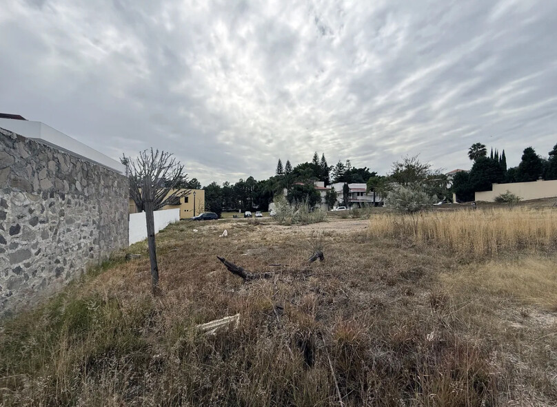 Se vendré terreno en Puerta de Hierro