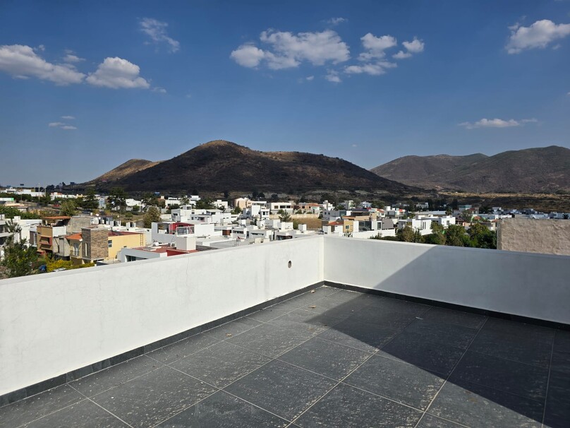 CASA A ESTRENAR EN SENDEROS DE MONTEVERDE