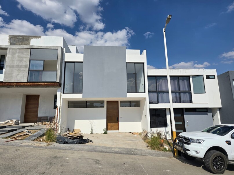 CASA A ESTRENAR EN SENDEROS DE MONTEVERDE