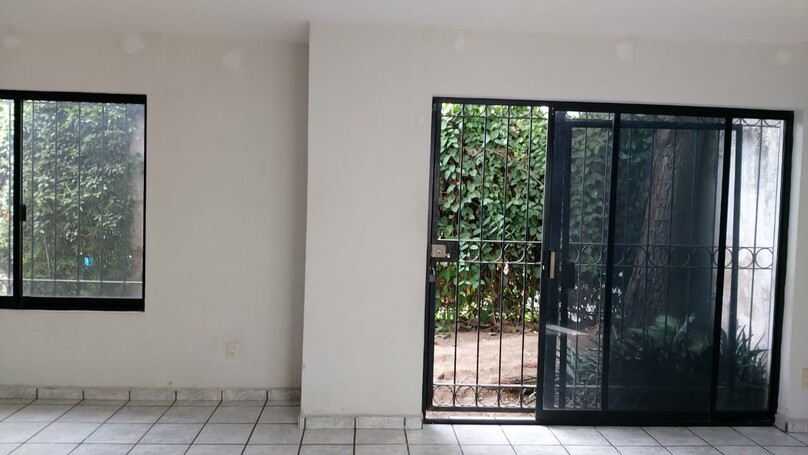Excelente Casa en Venta en Fracc. Monraz dentro de coto