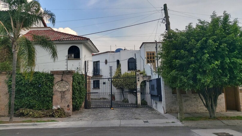Excelente Casa en Venta en Fracc. Monraz dentro de coto