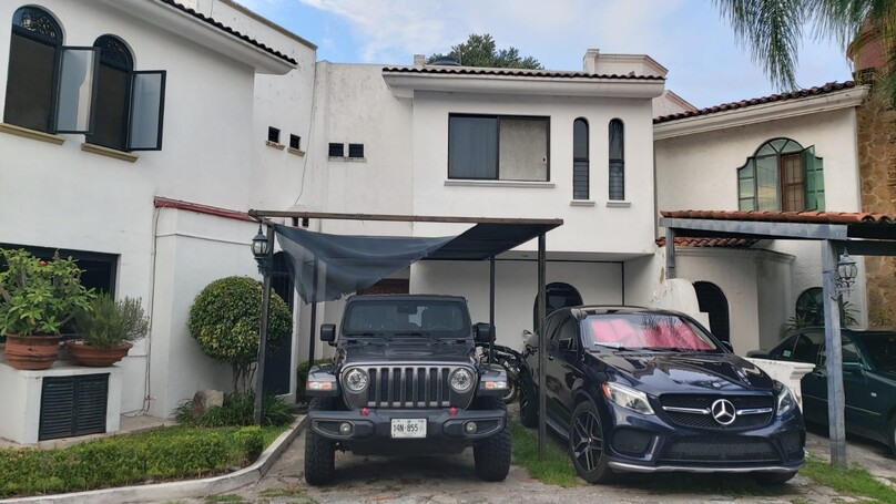 Excelente Casa en Venta en Fracc. Monraz dentro de coto