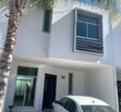 se renta hermosa casa en coto cedros