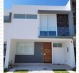 SE VENDE CASA CON ROOF GARDEN DENTRO DE COTO VICENZA